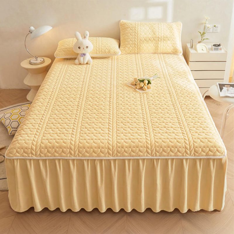 CreamyMilkVelvetQuiltedBedSheetSet 10