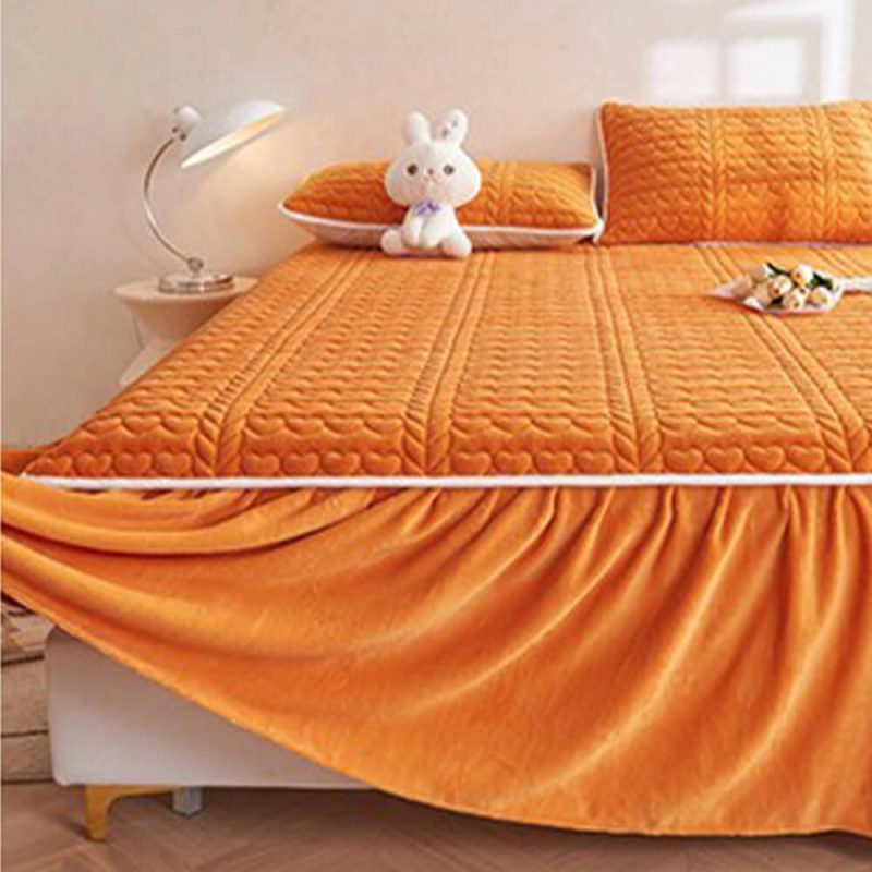 CreamyMilkVelvetQuiltedBedSheetSet 5