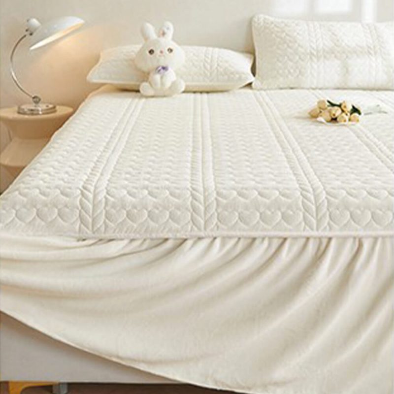 CreamyMilkVelvetQuiltedBedSheetSet 9