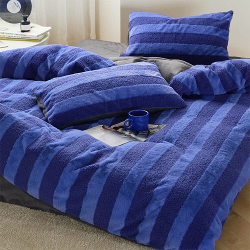 Dual SidedCozyStripedQuiltAndSheetSet 16