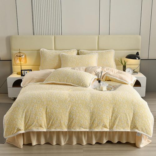 ElegantCarvedVelvetFloralBeddingSkin FriendlyBedSheetSet 2