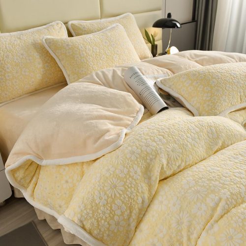 ElegantCarvedVelvetFloralBeddingSkin FriendlyBedSheetSet 5