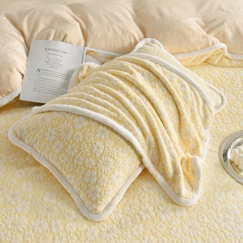 ElegantCarvedVelvetFloralBeddingSkin FriendlyBedSheetSet 7