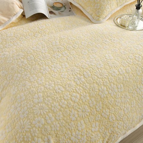 ElegantCarvedVelvetFloralBeddingSkin FriendlyBedSheetSet 8