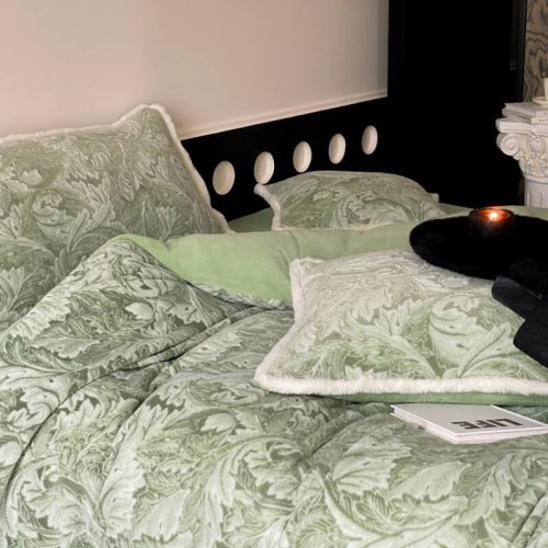 ElegantJacquardMilkVelvetComfortableBedSheetSet 2