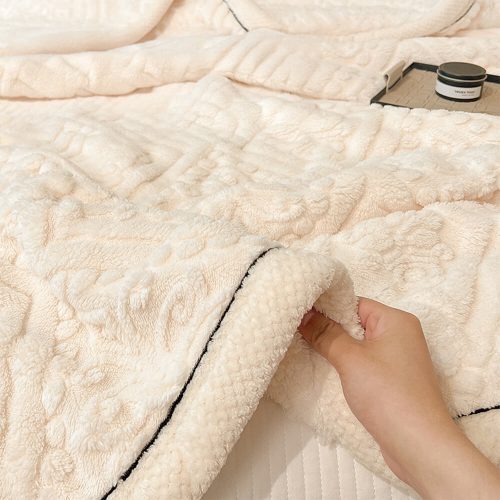 FUNNYFUZZYBaroqueStyleEmbossedMilkVelvetSoftFleeceBlanket 5