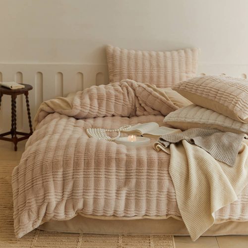 FUNNYFUZZYCreamyStripedFauxRabbitFurWarmBedSheetSet 6