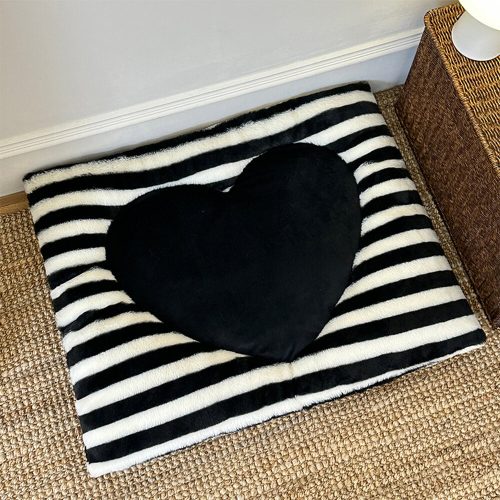 FUNNYFUZZYStripedHeart ShapedCozyComfortDog CatMat 2