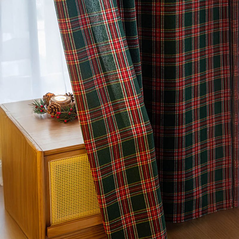 FunnyFuzzyClassicPlaidChristmasDecorativeSemi BlackoutCurtains 1