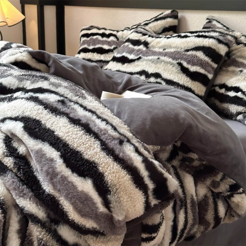 FunnyFuzzyDual SidedLuxuryZebraPrintPlushBedSheetSet 16