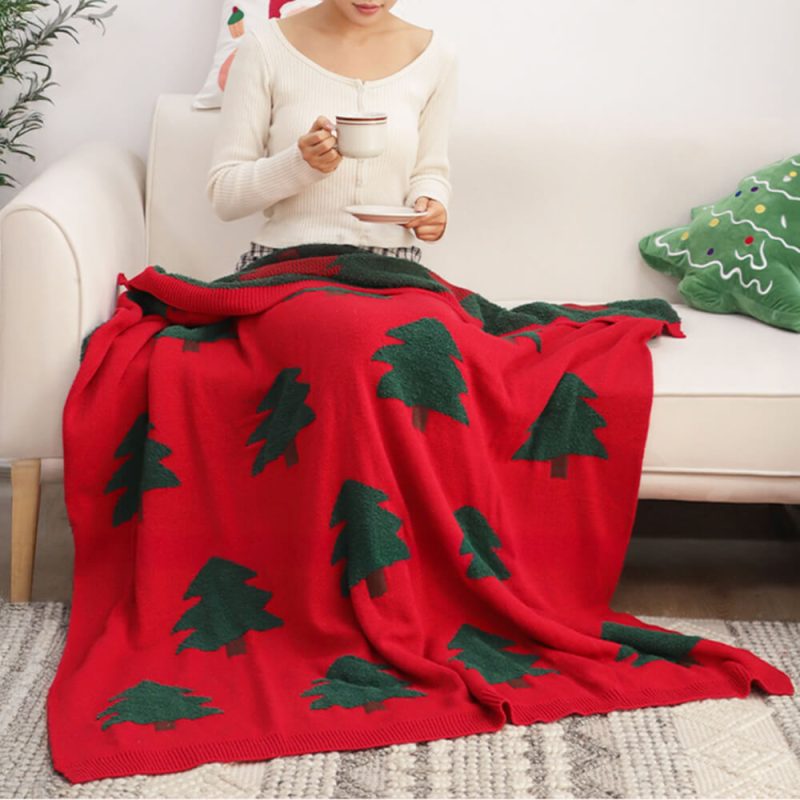 FunnyFuzzyFestiveChristmasTreePatternKnittedThrowBlanketwithPillow 1