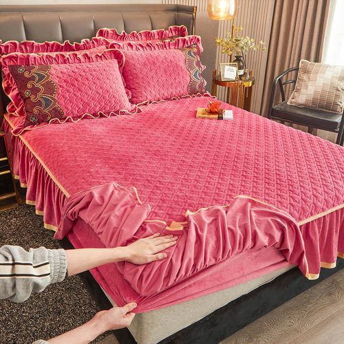 FunnyFuzzyLuxuriousCrystalVelvetEmbroideredNon SlipBedSheetSetwithBedSkirt 4