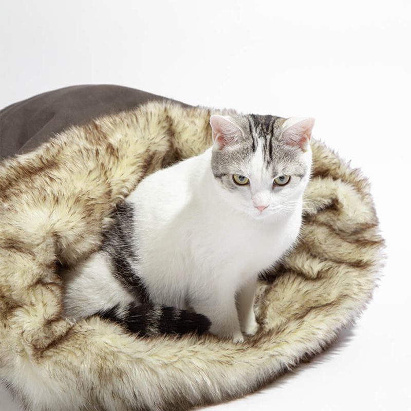 FunnyFuzzyLuxuryWarmCozyReversibleFauxFurWashableCatBed 3