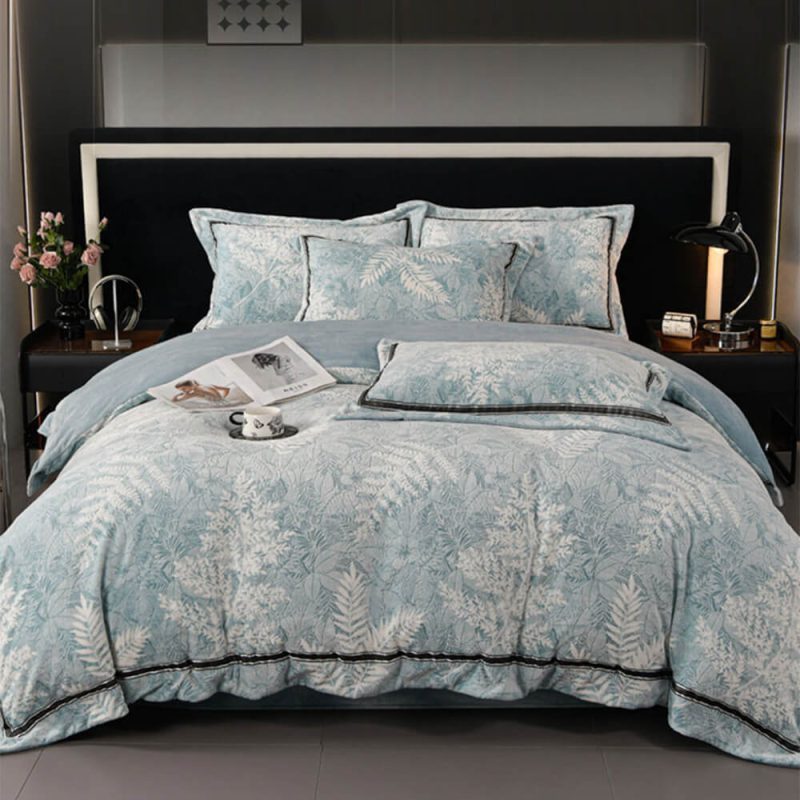 FunnyFuzzyModern3DFloralTrimmedMilkVelvetBedSheetSet 3