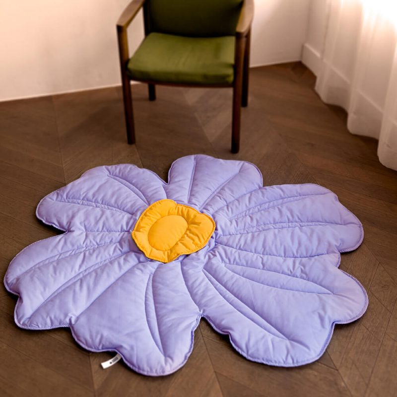 FunnyFuzzy SuperLargeFlowerShapeHumanMatDogBlanket1