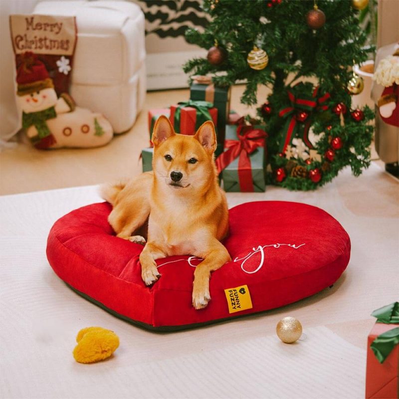 VelvetHeart ShapedFestiveDogBed 6